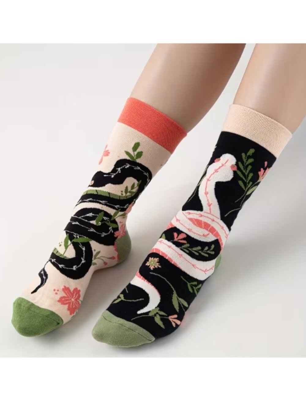 1 Pair -Women's mismatched Mid-Tube Socks